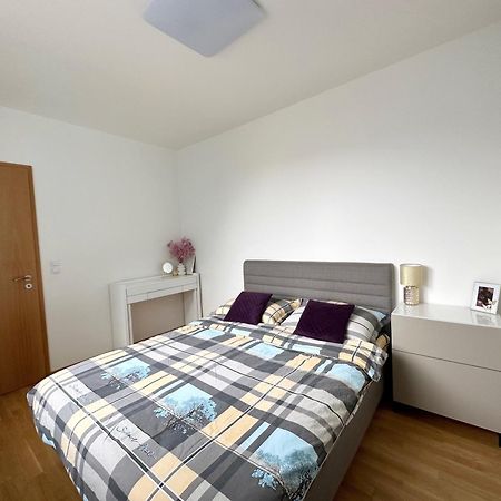 Apartment With Free Parking In Praha Bagian luar foto